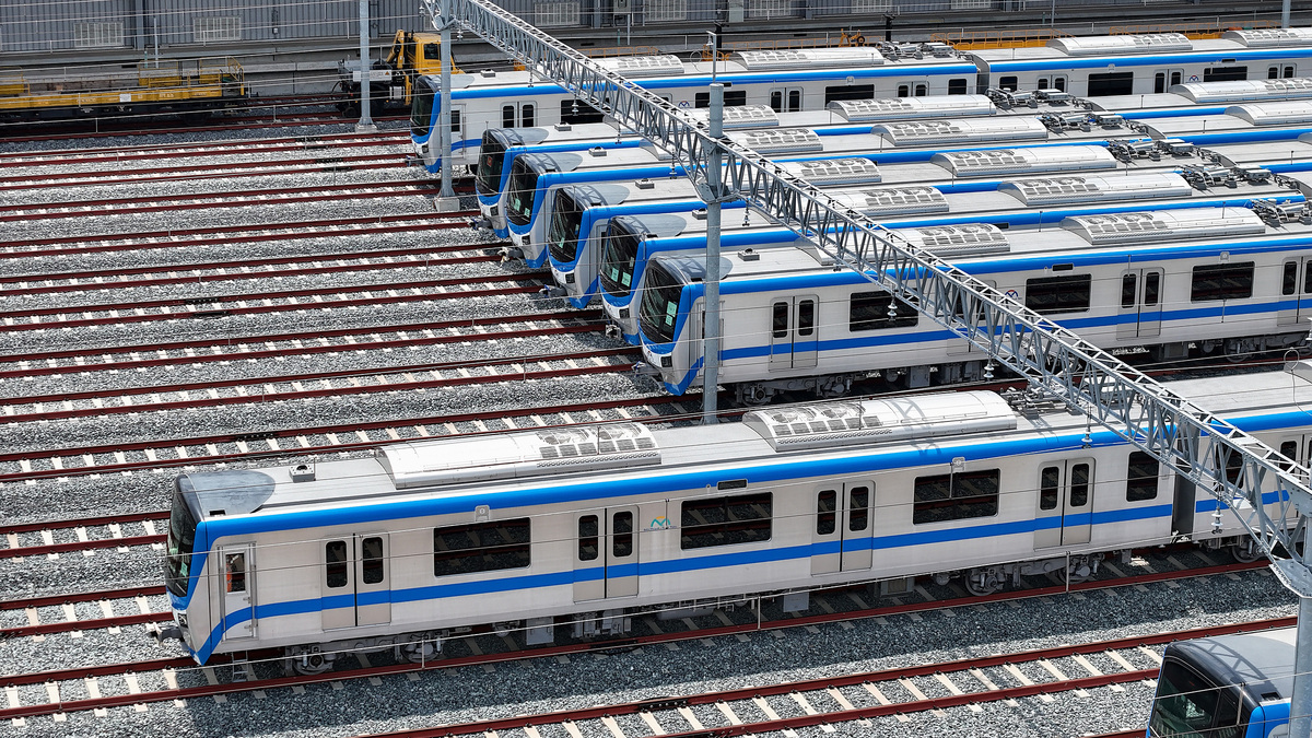 Đoàn tàu metro Bến Thành Suối Tiên đậu tại depot chờ vận hành