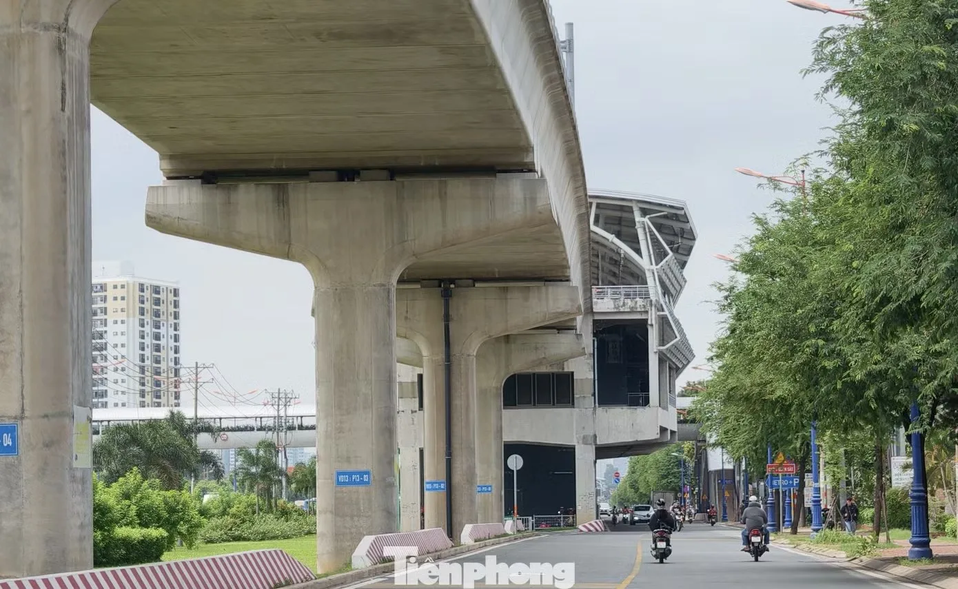 Công trường thi công tuyến metro trên cao tại TPHCM, một phần hệ thống siêu Metro liên vùng